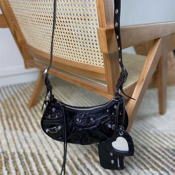 designer luxury for womens bags handbag b-shaped paris single shoulder messenger fashion square gift shoulder oblique span wallet versatile
designer luxury for womens bags handbag b-shaped paris single shoulder messenger fashion square gift shoulder oblique span wallet versatile