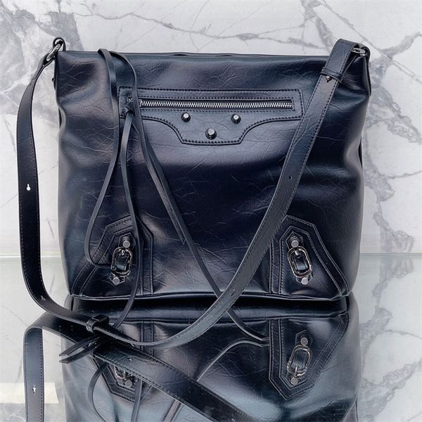 le cagole le cagole men medium tote bag in black arena lambskin aged-silver hardware shoulder bags designer leather braided shoulder pad han
le cagole le cagole men medium tote bag in black arena lambskin aged-silver hardware shoulder bags designer leather braided shoulder pad han