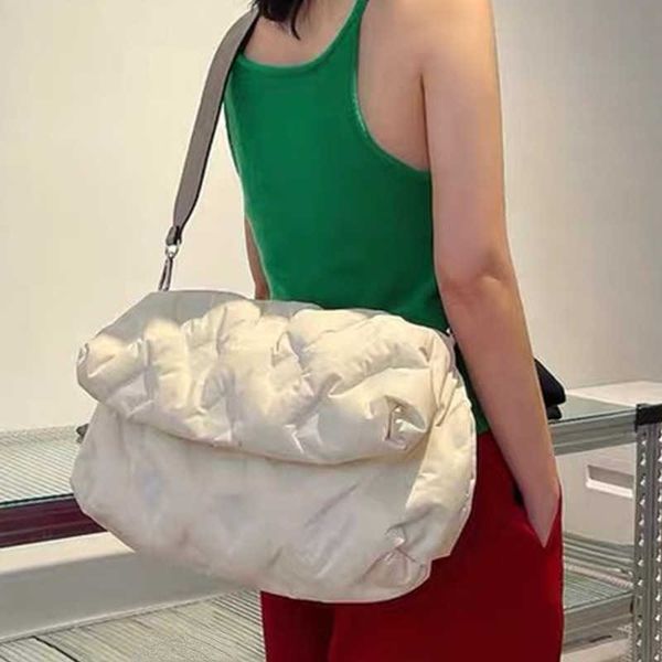 hbp shoulder bags stuff sacks large capacity cloud down bag women's fashion simple soft light flip messenger bag concave fashionable sh
hbp shoulder bags stuff sacks large capacity cloud down bag women's fashion simple soft light flip messenger bag concave fashionable sh