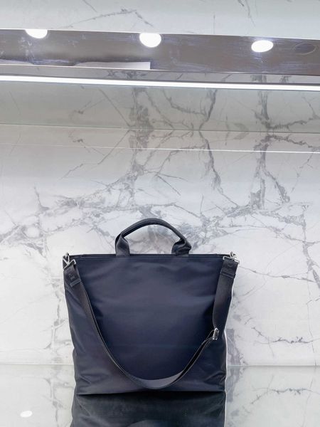 co-branded single shoulder bag fashion shopping bags crossbody bag designer handbag luxury purse torte nylon 2022 black
co-branded single shoulder bag fashion shopping bags crossbody bag designer handbag luxury purse torte nylon 2022 black