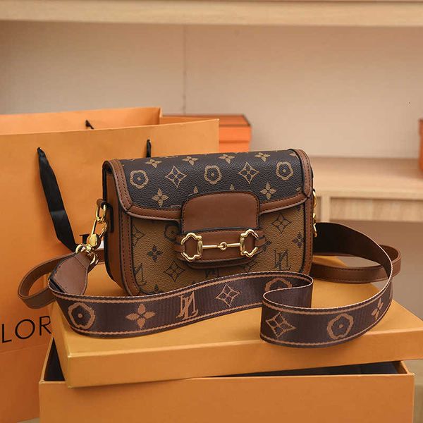 design bag 2023 luxury brand big donkey home same fashionable small square double shoulder belt single messenger womenfactory wholesale and
design bag 2023 luxury brand big donkey home same fashionable small square double shoulder belt single messenger womenfactory wholesale and