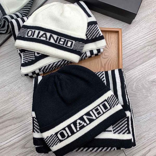fashion scarves hats warm wraps hat letters design for man woman classic black and white 2 color scarf, Blue;gray
fashion scarves hats warm wraps hat letters design for man woman classic black and white 2 color scarf, Blue;gray
