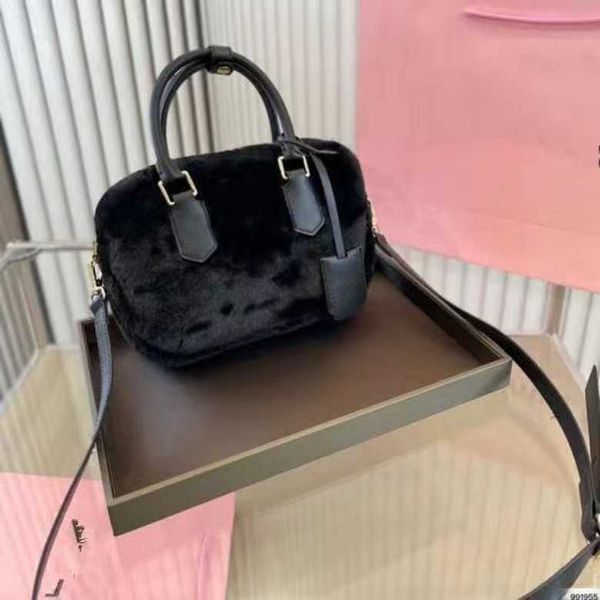 luxury designer women's handbags new miu fashion fluff pillow handheld messenger bag textured fur boston tote bags factory direct sales
luxury designer women's handbags new miu fashion fluff pillow handheld messenger bag textured fur boston tote bags factory direct sales