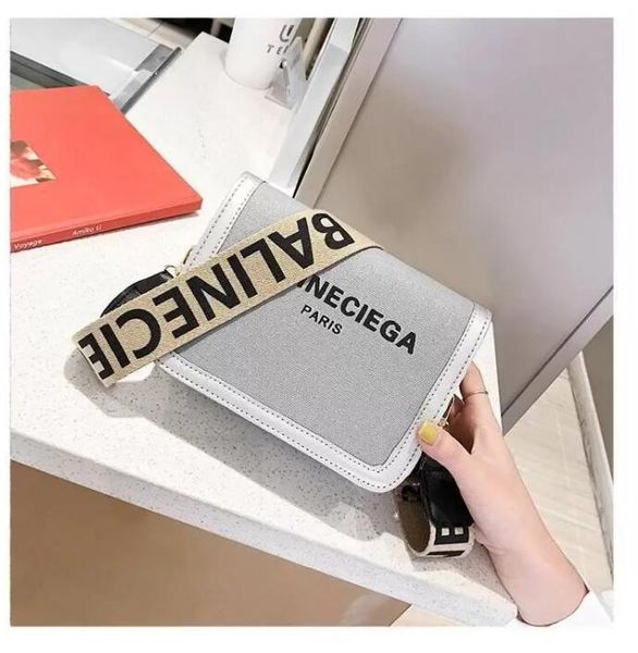 special offer summer women purse and handbags new fashion casual small square bags unique designer shoulder messenger bags 6689
special offer summer women purse and handbags new fashion casual small square bags unique designer shoulder messenger bags 6689