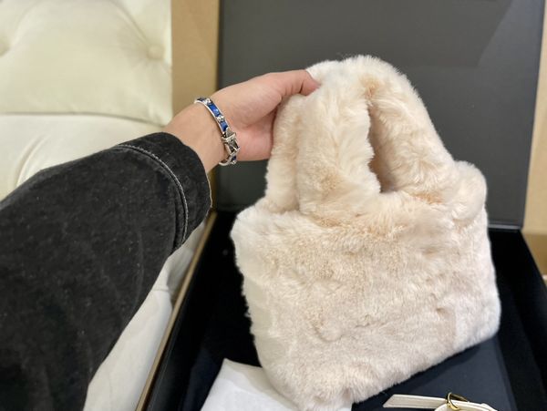tz designer bags winter warm soft plush bag small tote bags female luxury shopping bag women fashion handbag all-match sacoche shopper purse
tz designer bags winter warm soft plush bag small tote bags female luxury shopping bag women fashion handbag all-match sacoche shopper purse