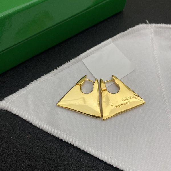 fashionable fried street luxury fashion brand retro gold plated silver triangle heavy industry smooth cool personality ear buckle earrings
fashionable fried street luxury fashion brand retro gold plated silver triangle heavy industry smooth cool personality ear buckle earrings
