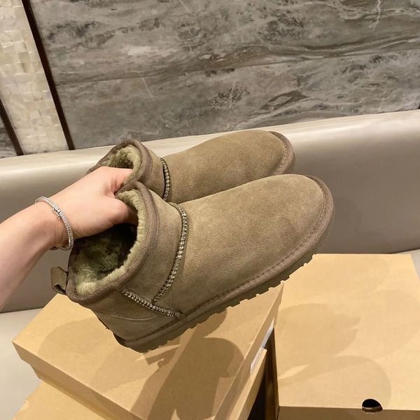 2023 new designer women snow boots triple black chestnut fashion classic ankle short boot womens ladies girls booties winter shoes keep warm
2023 new designer women snow boots triple black chestnut fashion classic ankle short boot womens ladies girls booties winter shoes keep warm