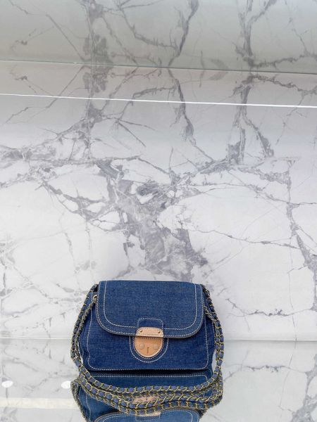 denim fabric crossbody bag fashion shoulder bag luxury designer handbag clamshell purse large capacity adjustable chain four seasons
denim fabric crossbody bag fashion shoulder bag luxury designer handbag clamshell purse large capacity adjustable chain four seasons