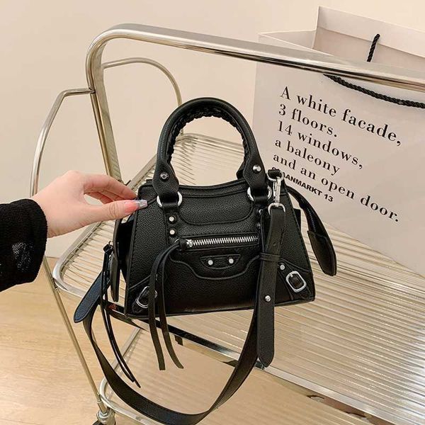 designer luxury for womens bags handbag b-shaped paris single shoulder messenger fashion square gift shoulder oblique span wallet versatile
designer luxury for womens bags handbag b-shaped paris single shoulder messenger fashion square gift shoulder oblique span wallet versatile