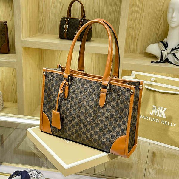 hong kong leather bag 2021 new fashion large capacity one shoulder women's premium handheld autumn winter tote
hong kong leather bag 2021 new fashion large capacity one shoulder women's premium handheld autumn winter tote