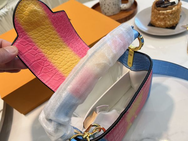 designer tote bags the latest luxury fashion leisure three color block graffiti diagonal shoulder bag large capacity removable shoulder stra
designer tote bags the latest luxury fashion leisure three color block graffiti diagonal shoulder bag large capacity removable shoulder stra