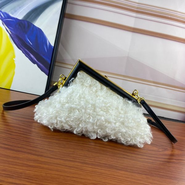 designer clip bag luxury big-name retro contrast wool material ladies new handbag fashion multifunctional large-capacity shoulder bag
designer clip bag luxury big-name retro contrast wool material ladies new handbag fashion multifunctional large-capacity shoulder bag