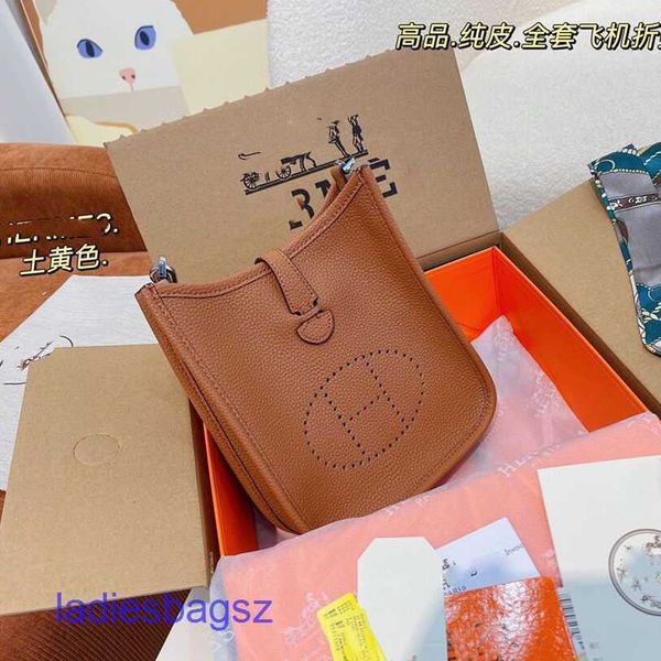 2022ss herme evlins shoulder bags online store 2022 new mini messenger cross bag cowhide litchi pattern bucket women's letter mobi
2022ss herme evlins shoulder bags online store 2022 new mini messenger cross bag cowhide litchi pattern bucket women's letter mobi