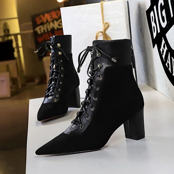 boots women black flock boots pointed toe thick heels winter lace up cross strapping ankle boots 221118
boots women black flock boots pointed toe thick heels winter lace up cross strapping ankle boots 221118