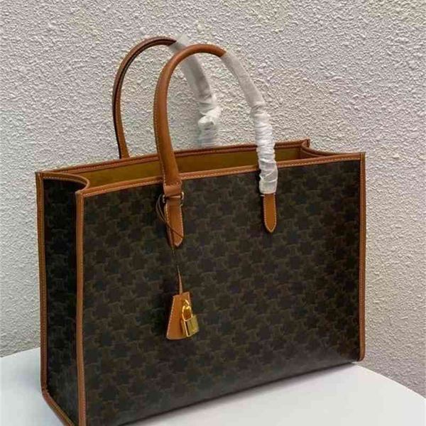 2022 early spring new triumphal arch tote bag large capacity mommy classic old flower series commuter handbag 
2022 early spring new triumphal arch tote bag large capacity mommy classic old flower series commuter handbag