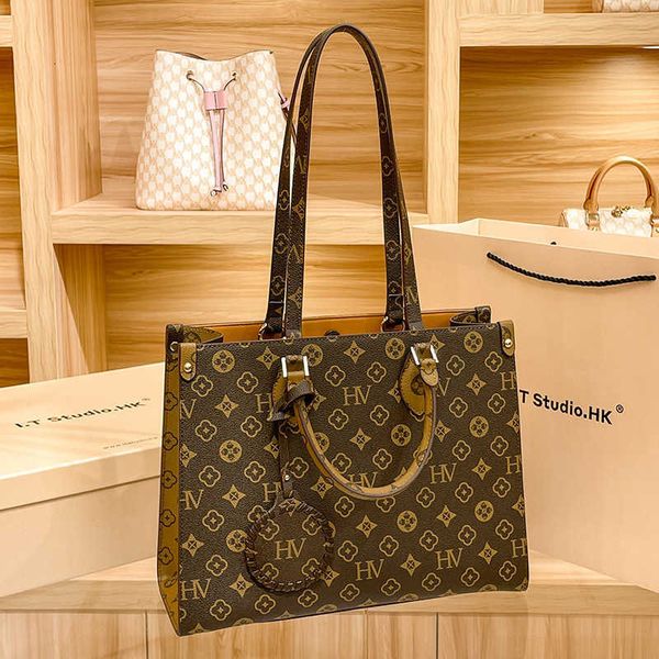 factory 80% off clearance wholesale hong kong niche design laohua tote bag women's large capacity portable shoulder 2023 new
factory 80% off clearance wholesale hong kong niche design laohua tote bag women's large capacity portable shoulder 2023 new