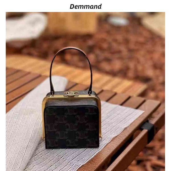 bag female 2022 new triumphal arch leather handbag print small cosmetic with popular design texture
bag female 2022 new triumphal arch leather handbag print small cosmetic with popular design texture