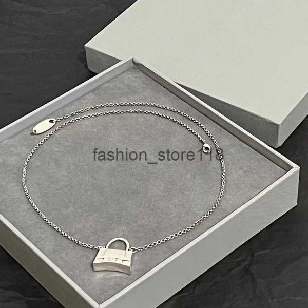 b retro sachet letter pendant necklace french design luxury jewelry fashion accessories necklace for men and women, Silver
b retro sachet letter pendant necklace french design luxury jewelry fashion accessories necklace for men and women, Silver