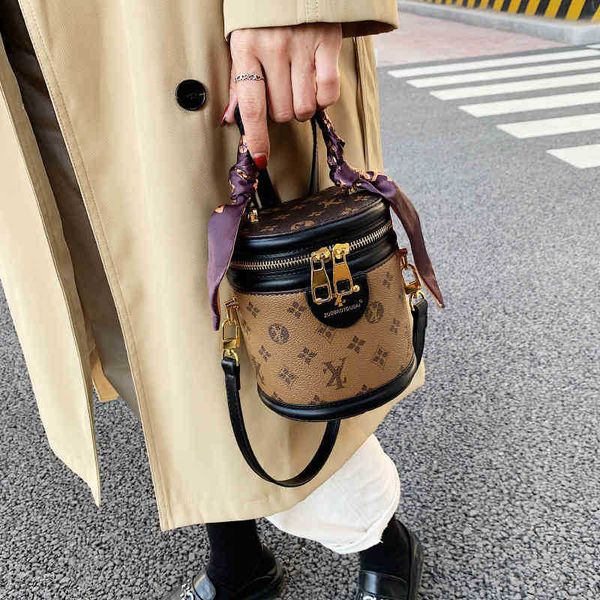 light luxury bag women's new winter texture sling shoulder versatile minority messenger bucket bag handbags design deals
light luxury bag women's new winter texture sling shoulder versatile minority messenger bucket bag handbags design deals