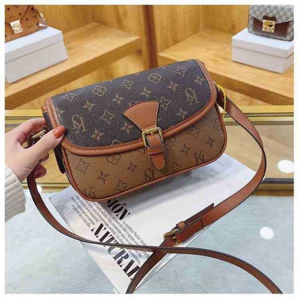 light luxury flower postman bag printed sling shoulder bag women's winter new super fire messenger handbags design deals
light luxury flower postman bag printed sling shoulder bag women's winter new super fire messenger handbags design deals