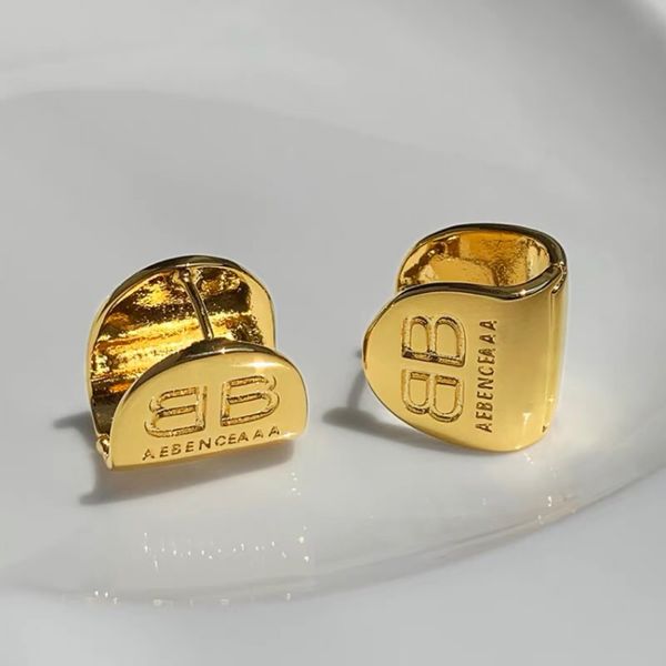 european and american style letter ear button fashionable personality retro smooth earrings metal texture cool wind earrings, Golden;silver
european and american style letter ear button fashionable personality retro smooth earrings metal texture cool wind earrings, Golden;silver