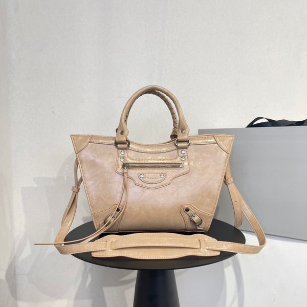 designer bag classic motorcycle leather heart shaped hanging mirror retro style celebrity with the same half crescent underarm crossbody bag
designer bag classic motorcycle leather heart shaped hanging mirror retro style celebrity with the same half crescent underarm crossbody bag