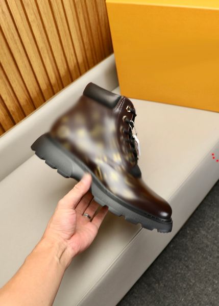 2023 men boots designer ankle boot real leather shoe fashion shoe shiny detachable nylon pouch combat outdoor thick bottom -n0146, Black
2023 men boots designer ankle boot real leather shoe fashion shoe shiny detachable nylon pouch combat outdoor thick bottom -n0146, Black