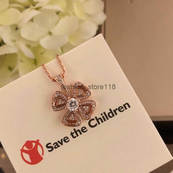 luxury designer pendant necklace fior 18k gold plated full crystal four leaf clover flower charm short chain necklace party gift wedding val, Silver
luxury designer pendant necklace fior 18k gold plated full crystal four leaf clover flower charm short chain necklace party gift wedding val, Silver