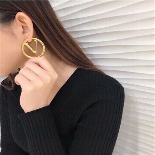 fashion designers letters earrings stud round plated gold silvrer women metal earring wedding party jewelry 2 color, Golden;silver
fashion designers letters earrings stud round plated gold silvrer women metal earring wedding party jewelry 2 color, Golden;silver