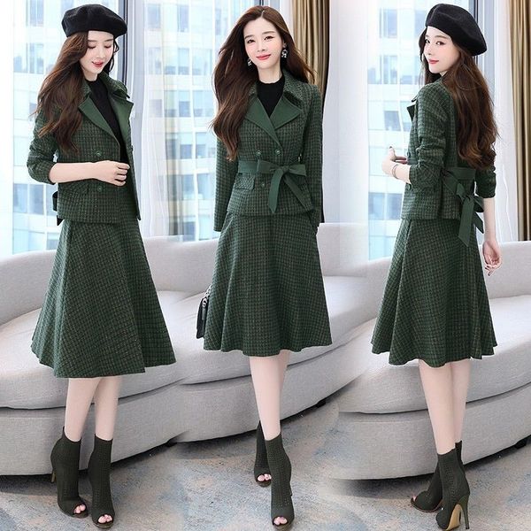 two piece dress autumn winter fashion woolen plaid suit coat midi skirt two piece women s korean elegant vintage blazer jacket set 221118, White
two piece dress autumn winter fashion woolen plaid suit coat midi skirt two piece women s korean elegant vintage blazer jacket set 221118, White