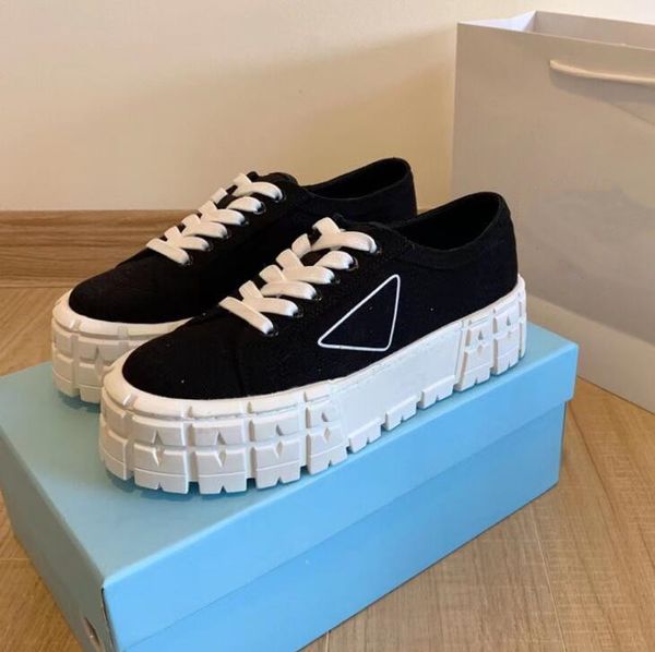 brand women small white shoes canvas casual thick bottom heightening shoes classics triangle sign blue black pink 35-40
brand women small white shoes canvas casual thick bottom heightening shoes classics triangle sign blue black pink 35-40