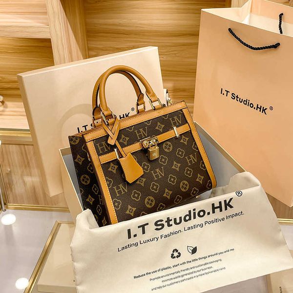 factory 80% off clearance wholesale hong kong women's bag old flower tote large capacity handheld shoulder 2023 new design
factory 80% off clearance wholesale hong kong women's bag old flower tote large capacity handheld shoulder 2023 new design