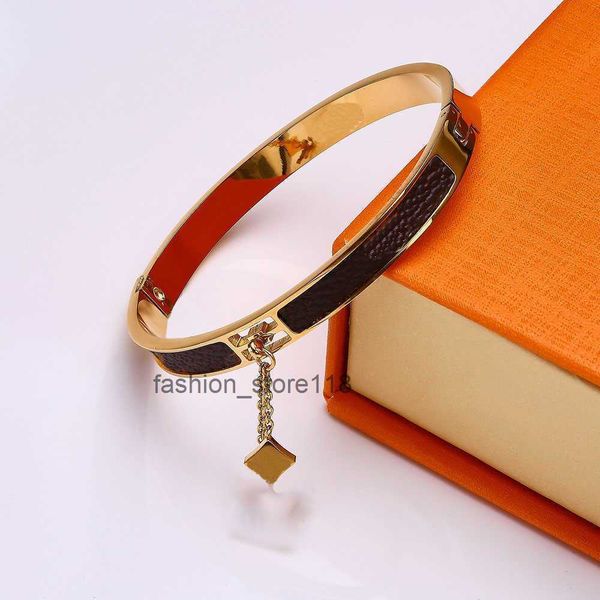 bracelet designer love jewelry titanium steel gold bangle luxury simple women's pendants bracelets with channel 304k, Black
bracelet designer love jewelry titanium steel gold bangle luxury simple women's pendants bracelets with channel 304k, Black