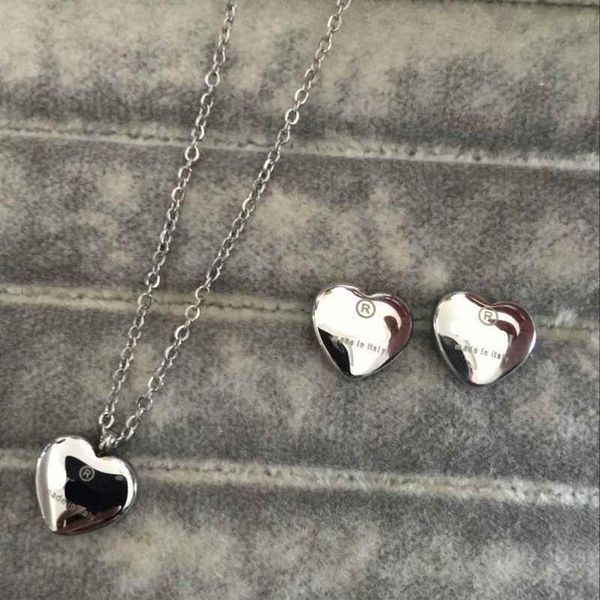 2021 high polished trendy design women earrings necklace stainless steel gold silver rose colors sets heart love pendant fashion jewelr252p
2021 high polished trendy design women earrings necklace stainless steel gold silver rose colors sets heart love pendant fashion jewelr252p