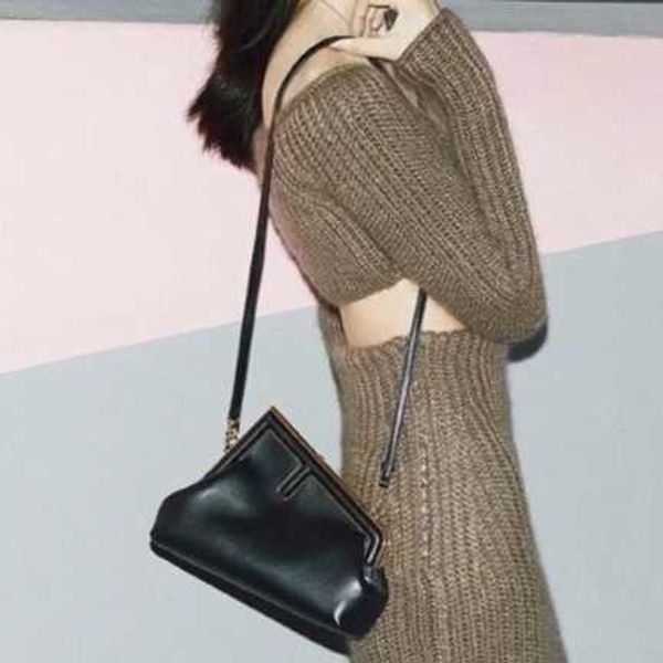first bag fend designer bags famous brand real leather new small handbag bag women single shoulder cross m portable small square handbags
first bag fend designer bags famous brand real leather new small handbag bag women single shoulder cross m portable small square handbags