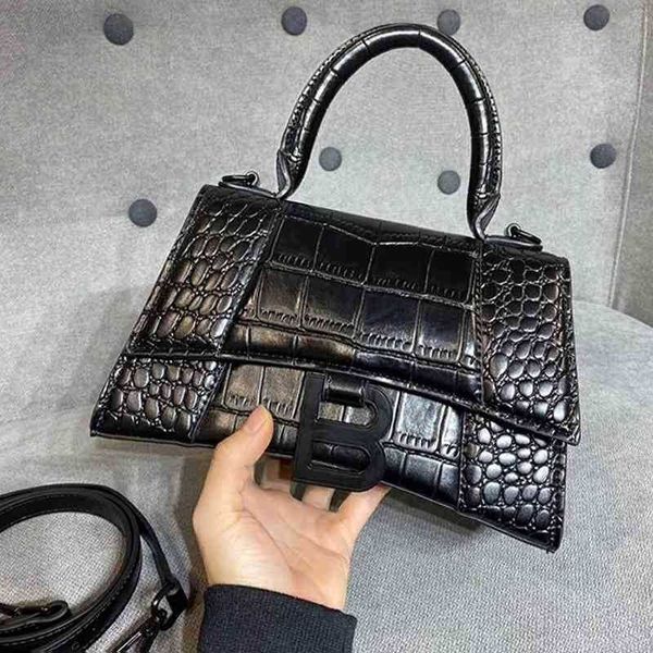designer luxury balencigass bag red net high version crocodile grain cowhide family hourglasss word buckle
designer luxury balencigass bag red net high version crocodile grain cowhide family hourglasss word buckle