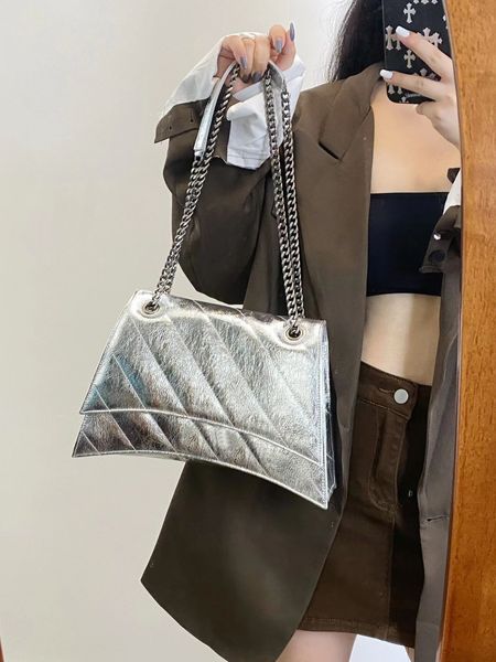 luxury crush chain bag quilted crushed leather matte hardware designer curvilinear base handbag flap studded magnet closure black pink shoul
luxury crush chain bag quilted crushed leather matte hardware designer curvilinear base handbag flap studded magnet closure black pink shoul