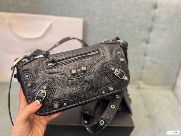 2023 designer bags le cagole men women bags handbag shoulder fashion rivet motorcycle genuine leather purse cross bag
2023 designer bags le cagole men women bags handbag shoulder fashion rivet motorcycle genuine leather purse cross bag