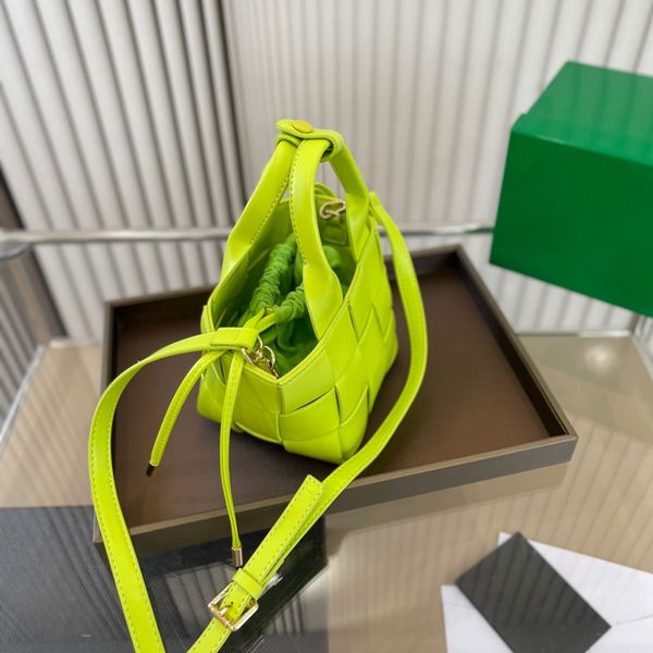 2023 italian designer totes women's cassette fashion messenger bag spring autumn luxury mini woven handbag shopping bags
2023 italian designer totes women's cassette fashion messenger bag spring autumn luxury mini woven handbag shopping bags