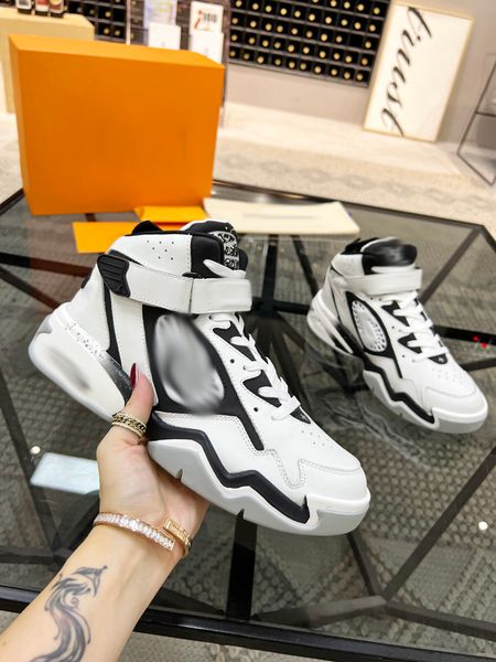 2023 man luxury designer clssicloo snow boots casual sheepskin shoe half ankle boot leather laureate flat soft winter warm brown black plush
2023 man luxury designer clssicloo snow boots casual sheepskin shoe half ankle boot leather laureate flat soft winter warm brown black plush