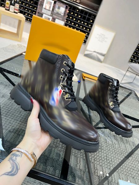 2023 man luxurys designer martin boots desert boot winter mens boots platform fashion love arrow flamingos medal heavy duty soles -b165, Black
2023 man luxurys designer martin boots desert boot winter mens boots platform fashion love arrow flamingos medal heavy duty soles -b165, Black