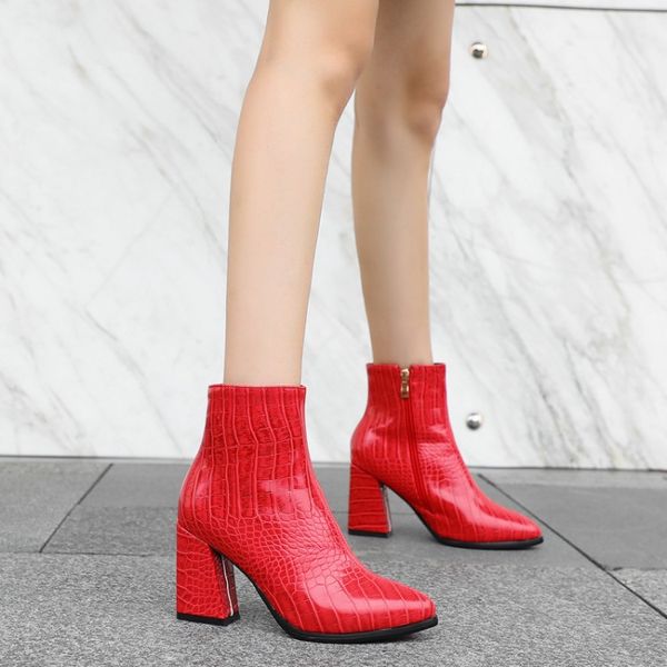 large size european station short boots female 2021 autumn and winter new glossy patent leather pointed high heel, Black
large size european station short boots female 2021 autumn and winter new glossy patent leather pointed high heel, Black