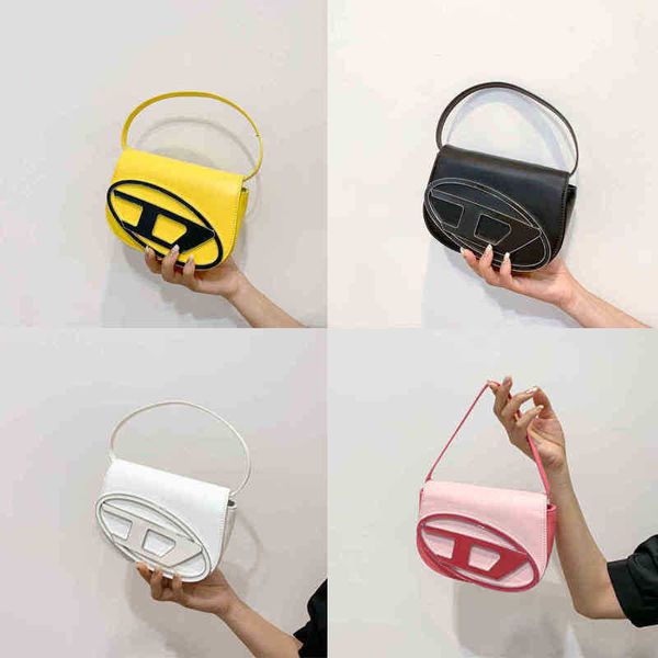d shoulder bags messenger bag women's summer niche design shoulder jingle bag simple and versatile contrast underarm handbag 220614 7l8
d shoulder bags messenger bag women's summer niche design shoulder jingle bag simple and versatile contrast underarm handbag 220614 7l8