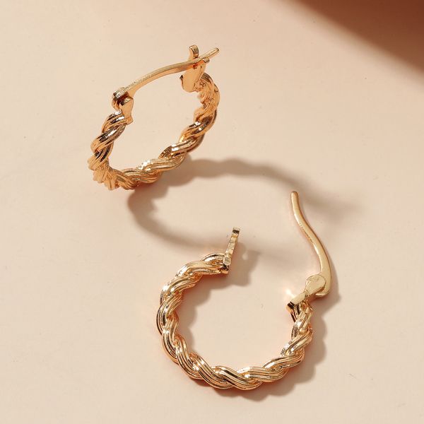 s3335 fashion jewelry twist hoop circle earrings for women geometric buckle earrings, Golden;silver
s3335 fashion jewelry twist hoop circle earrings for women geometric buckle earrings, Golden;silver