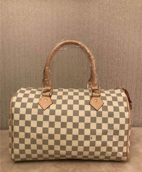 2022 new shoulder bag portable designer cosmetic bag niche cute mini messenger bag high-end cowhide ladies multi-functional high-value singl
2022 new shoulder bag portable designer cosmetic bag niche cute mini messenger bag high-end cowhide ladies multi-functional high-value singl