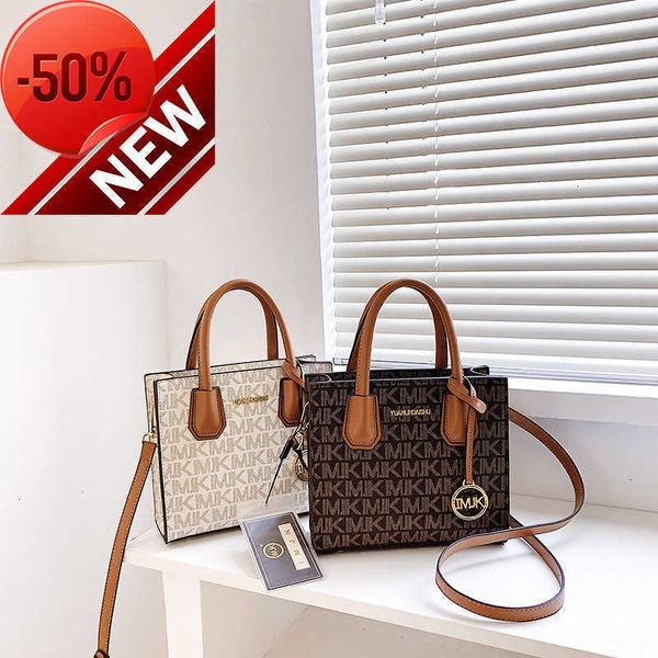 store has 80% off wholesale 2023 net red new fashion atmospheric color contrast tote bag portable versatile one shoulder crossbody
store has 80% off wholesale 2023 net red new fashion atmospheric color contrast tote bag portable versatile one shoulder crossbody