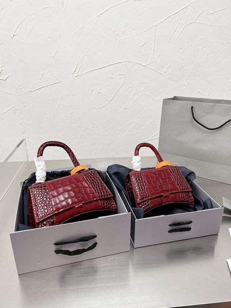 designer bags shoulder handbag women's fashion crossbody half moon tote bag luxuries genuine leather classic hourglass letter b pendant
designer bags shoulder handbag women's fashion crossbody half moon tote bag luxuries genuine leather classic hourglass letter b pendant