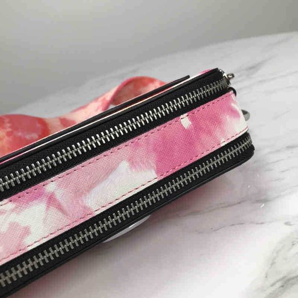 evening bags m two-color stitching women's letter wide strap single shoulder crossbody fashion popular camera flap wallet 220513
evening bags m two-color stitching women's letter wide strap single shoulder crossbody fashion popular camera flap wallet 220513