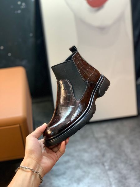 2023 man luxurys designer martin boots desert boot winter mens boots platform fashion love arrow flamingos medal heavy duty soles -b184, Black
2023 man luxurys designer martin boots desert boot winter mens boots platform fashion love arrow flamingos medal heavy duty soles -b184, Black