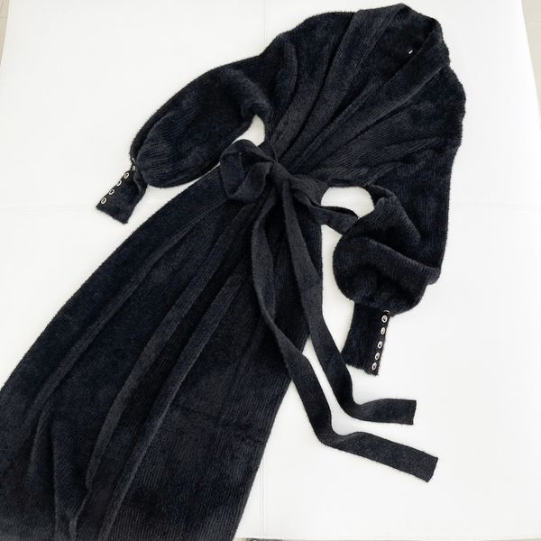 runway dresses autumn/winter 2022 designer designs long sable hair bathrobe style warm dress, Black
runway dresses autumn/winter 2022 designer designs long sable hair bathrobe style warm dress, Black